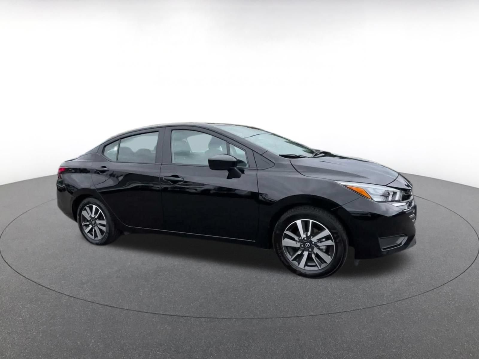 Used 2025 Nissan Versa SV FWD video 2