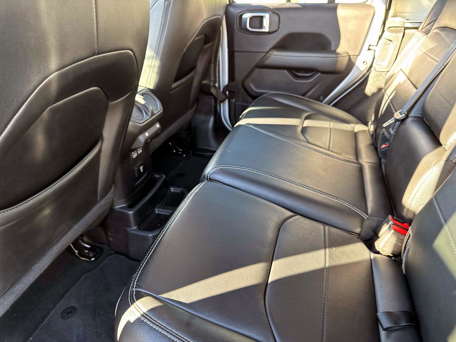 Used 2022 Jeep Wrangler Unlimited Sahara w/ Cold Weather Group image 10