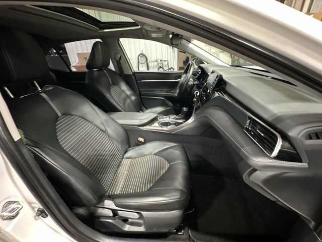 Used 2022 Toyota Camry SE w/ Cold Weather Package FWD image 29