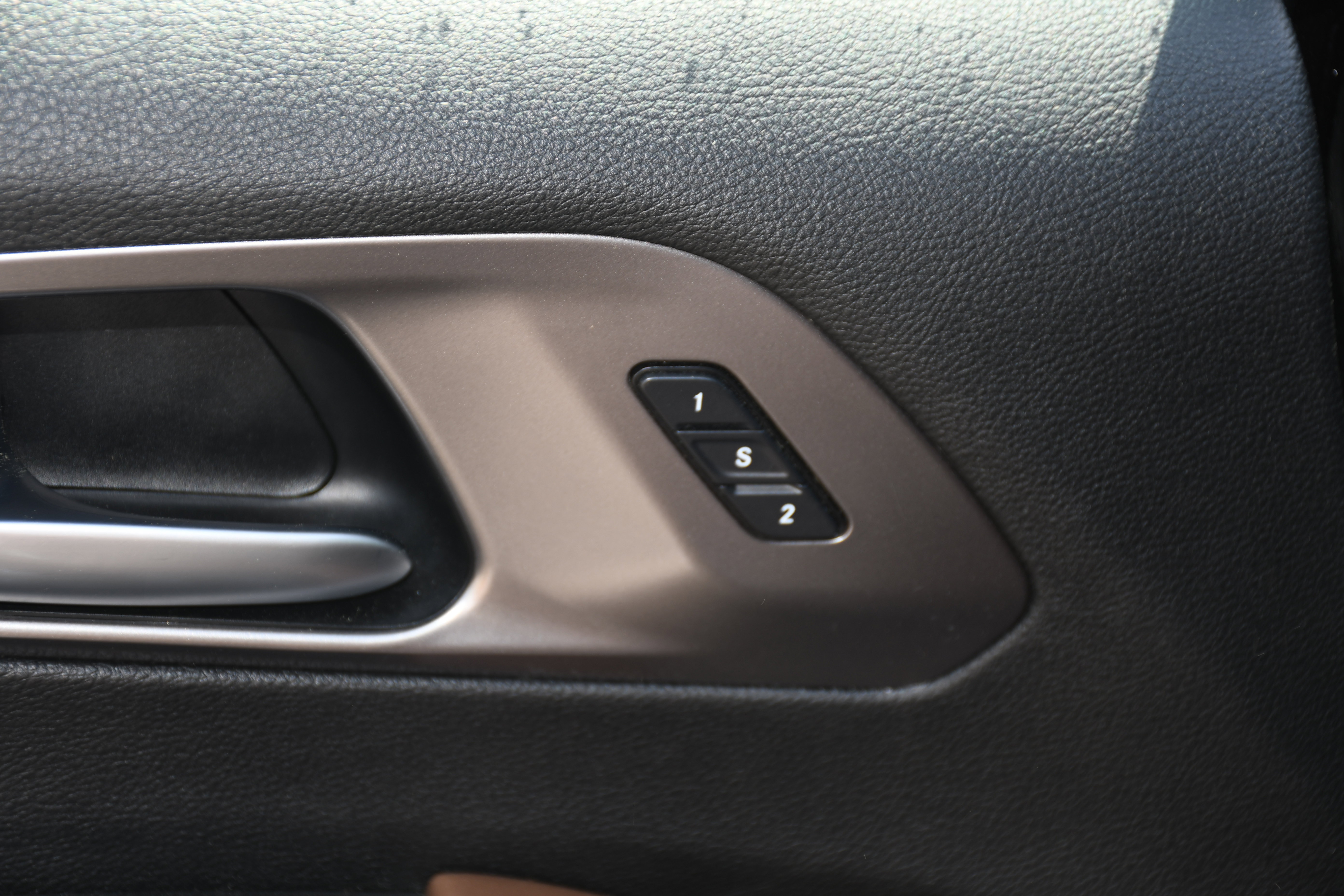 Used 2017 Chrysler Pacifica Limited w/ UConnect Theater Package image 12