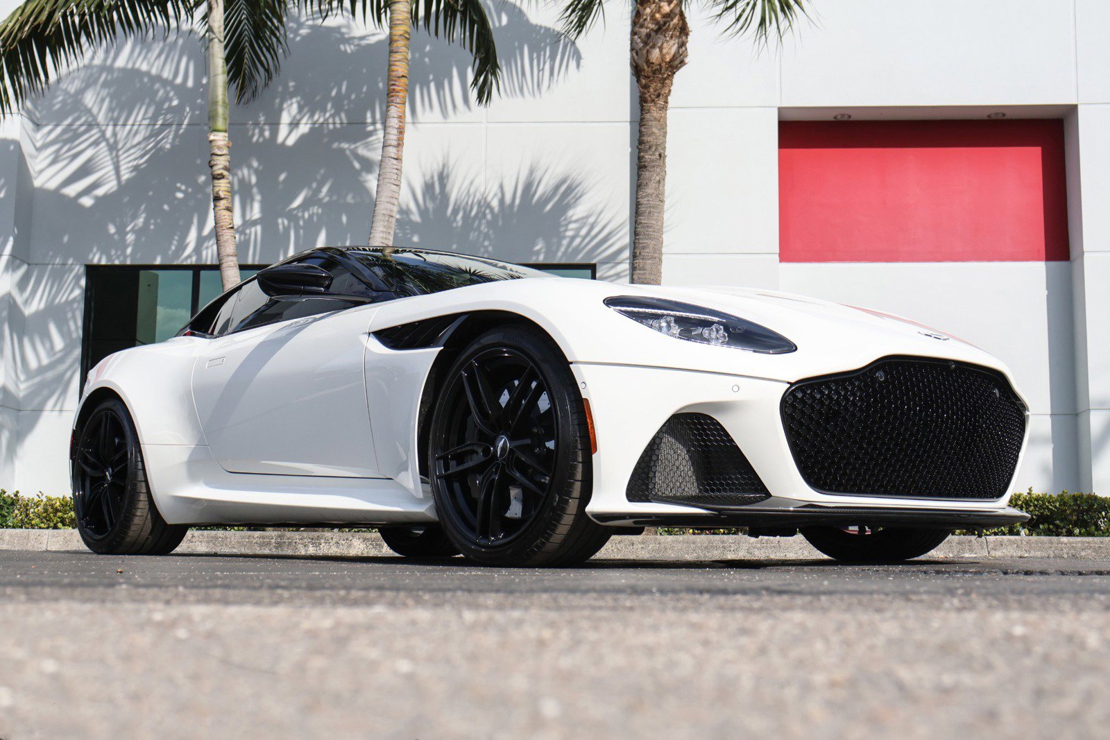 Used 2019 Aston Martin DBS Superleggera image 16