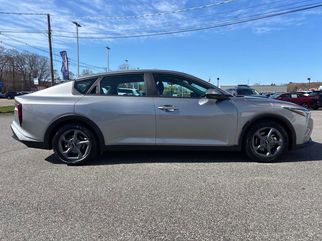 Used 2025 Kia K4 FWD image 2