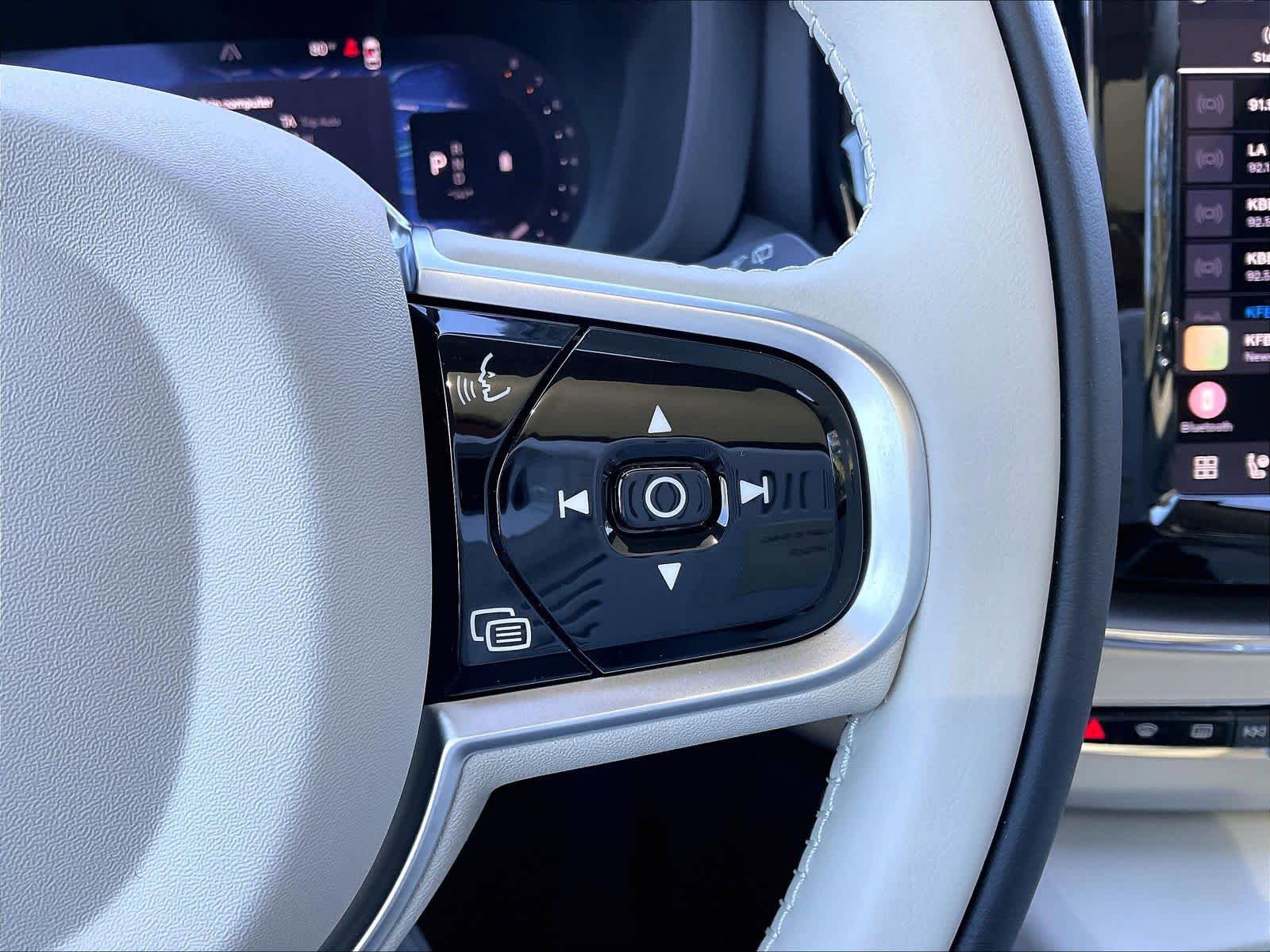 New 2025 Volvo XC60 B5 Core w/ Climate Package AWD/4WD image 18