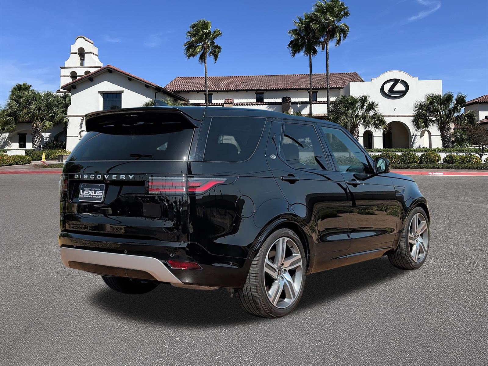 Used 2025 Land Rover Discovery Metropolitan Edition AWD/4WD image 2
