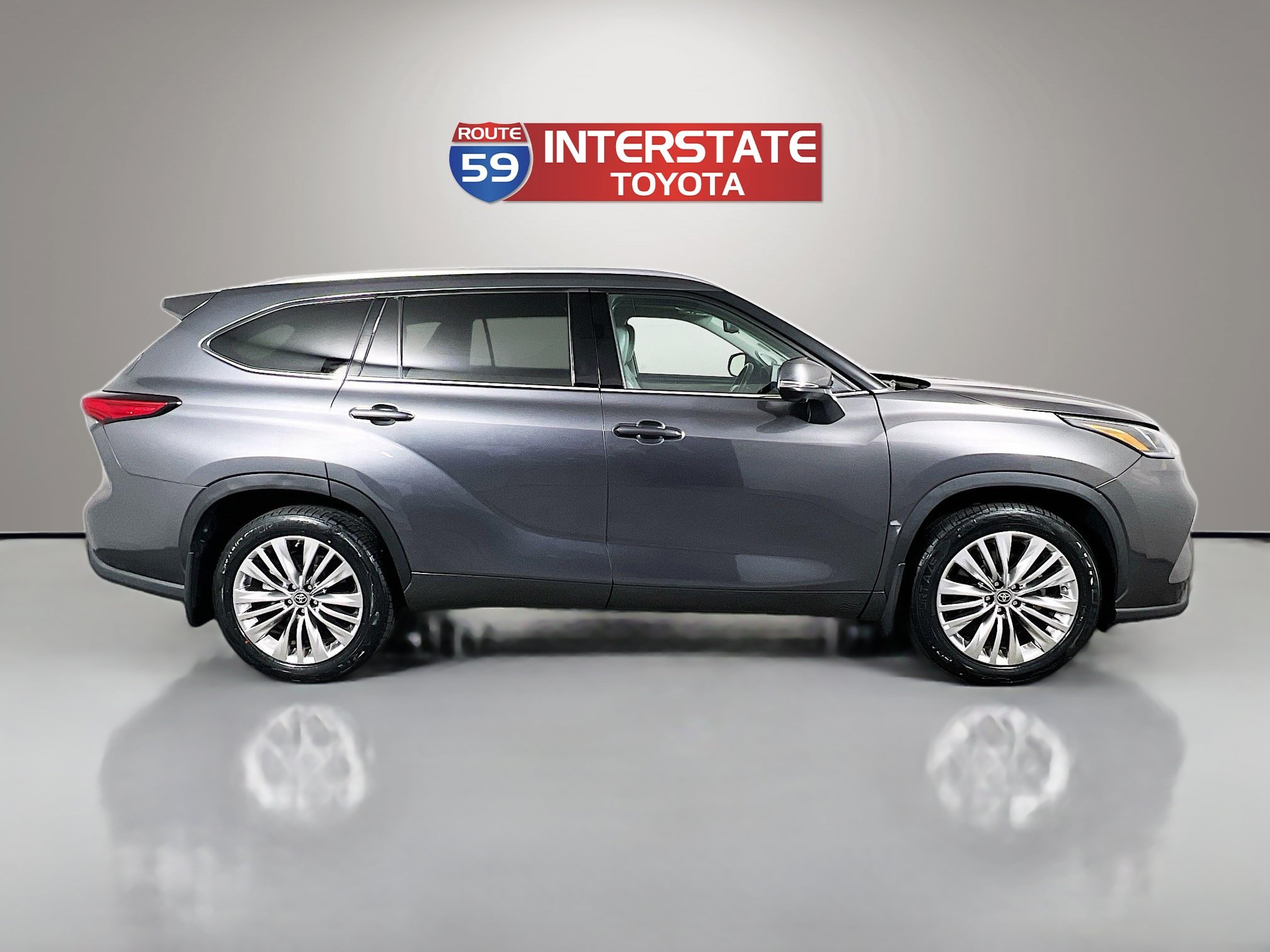 Certified 2023 Toyota Highlander Platinum AWD/4WD image 8