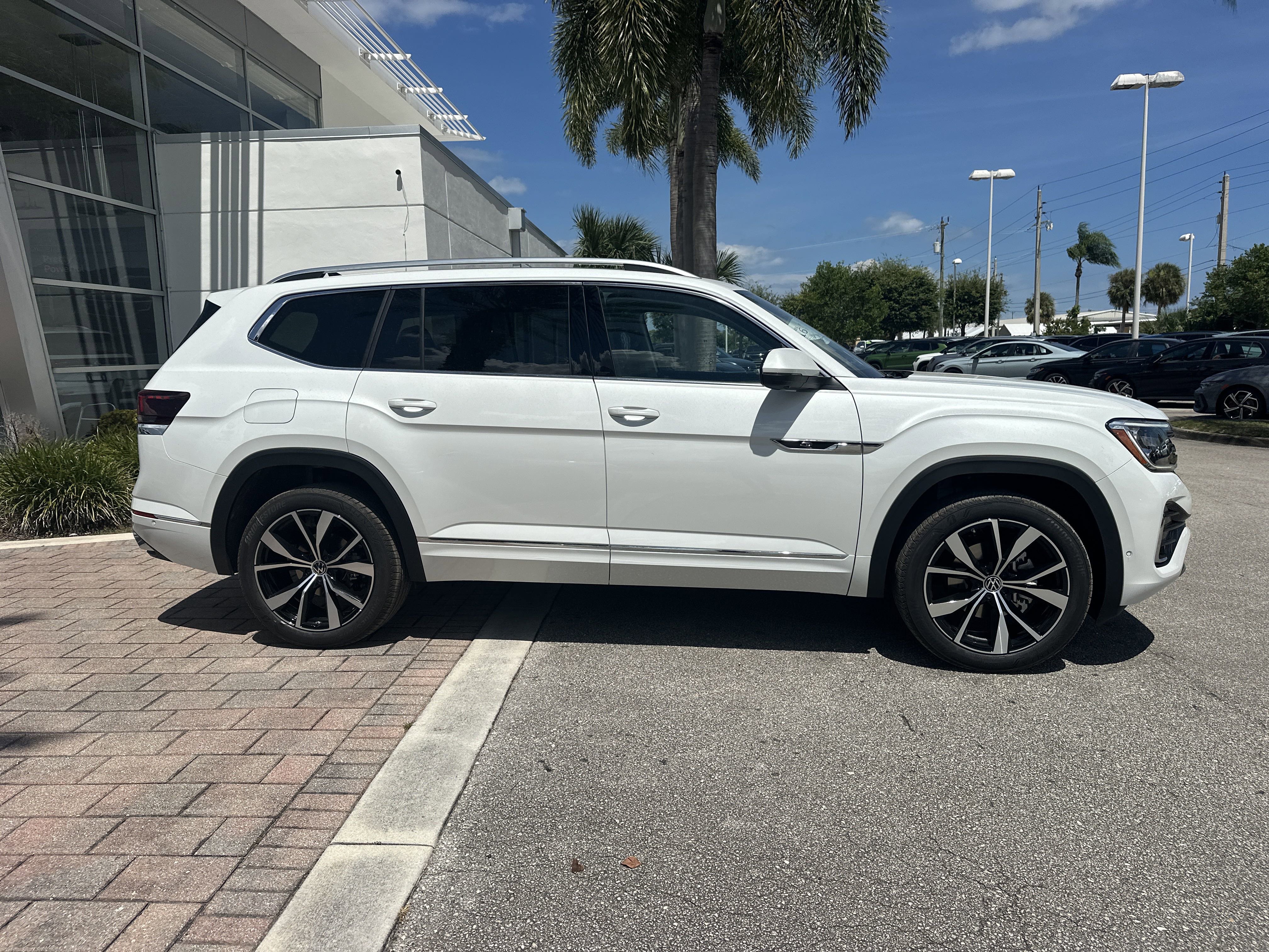 New 2026 Volkswagen Atlas SEL Premium R-Line image 5
