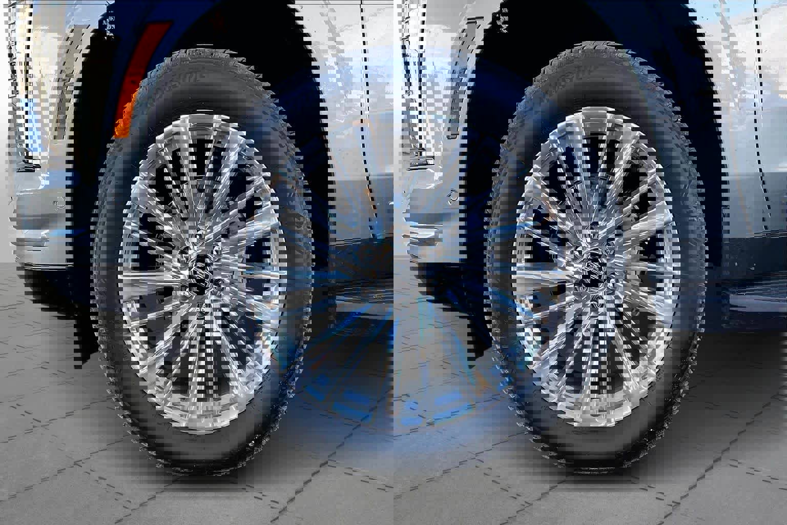 Used 2025 Cadillac Escalade ESV Premium Luxury w/ LPO, Floor Liner Package image 11