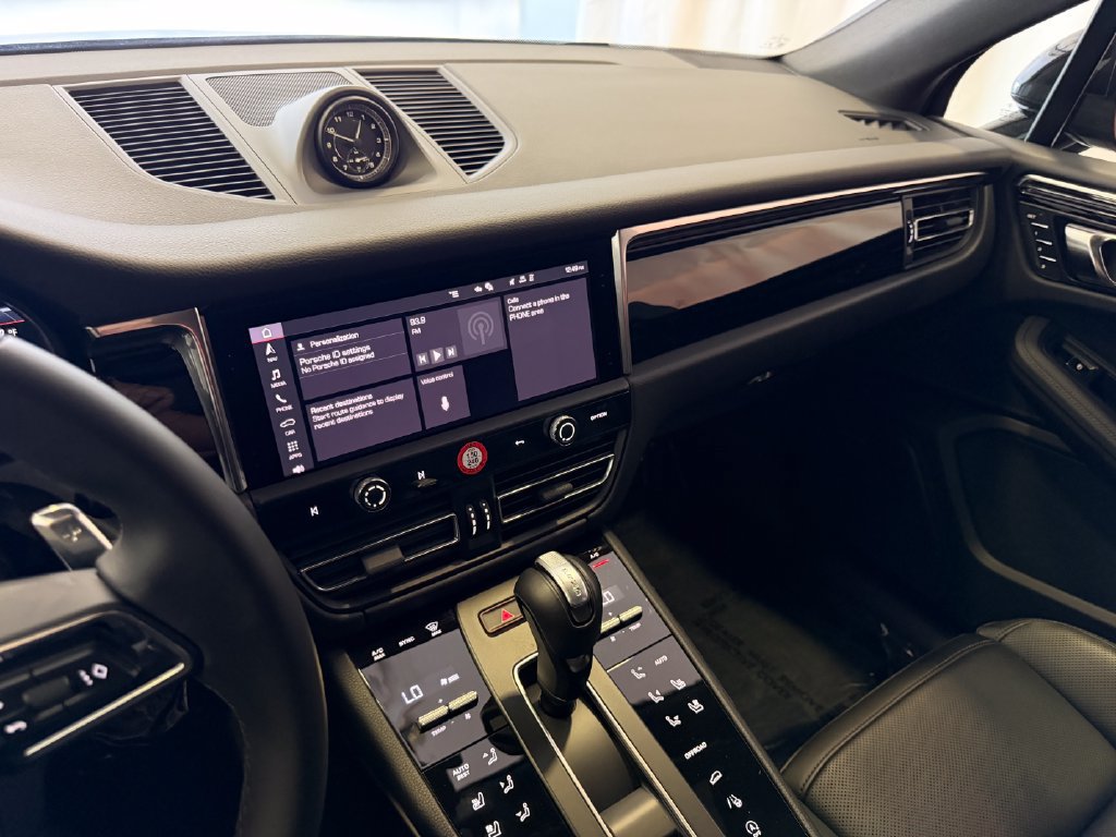 Certified 2026 Porsche Macan AWD/4WD image 18
