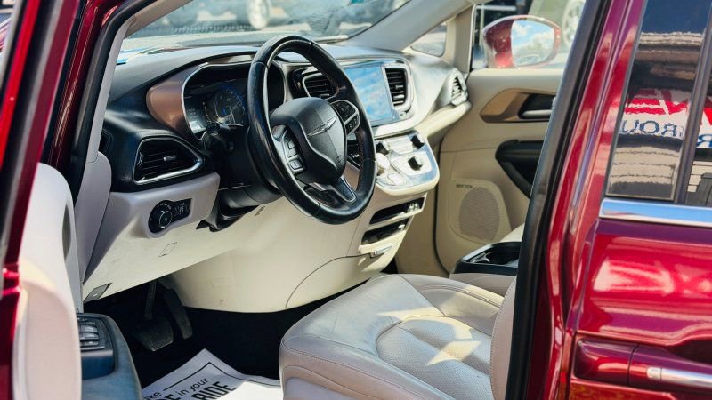 Used 2017 Chrysler Pacifica Touring-L Plus w/ Advanced Safetytec Group image 10