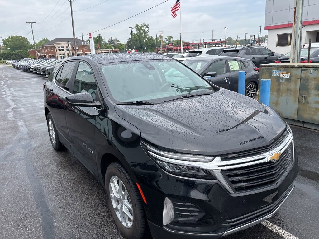 Used 2023 Chevrolet Equinox LT AWD/4WD image 2
