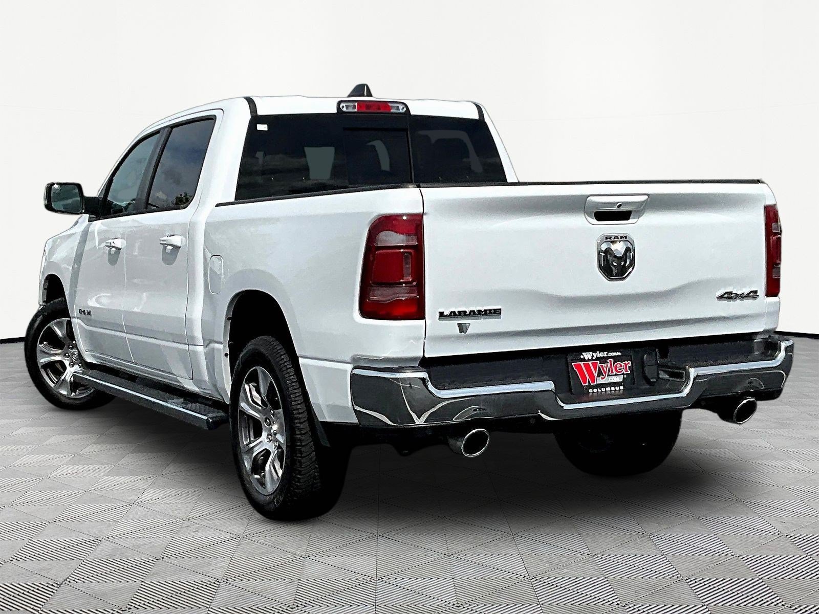 Used 2024 RAM 1500 Laramie AWD/4WD image 4