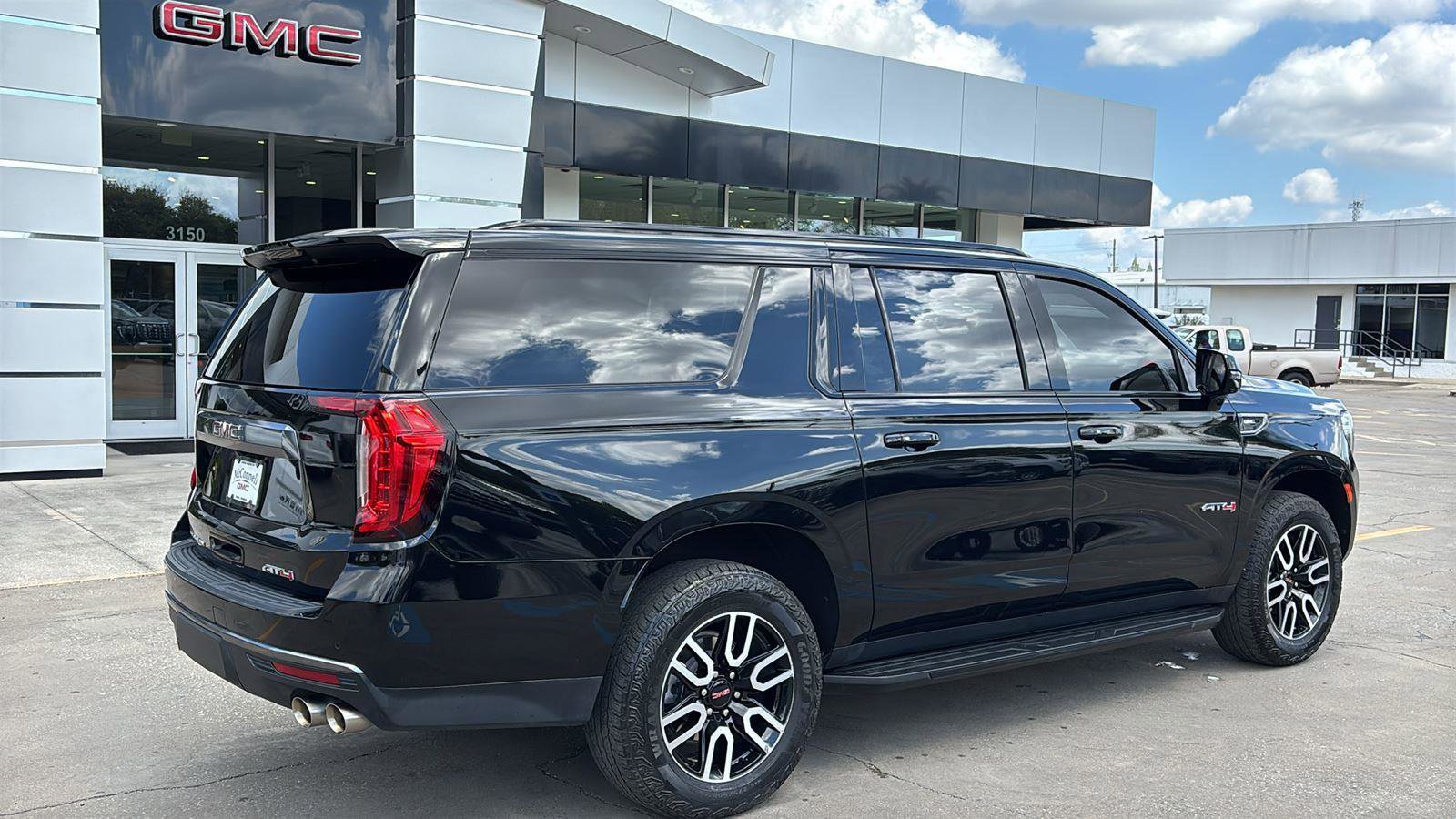 Certified 2024 GMC Yukon XL AT4 w/ Technology Package image 7