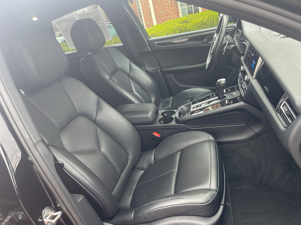 Used 2024 Porsche Macan Turbo image 31