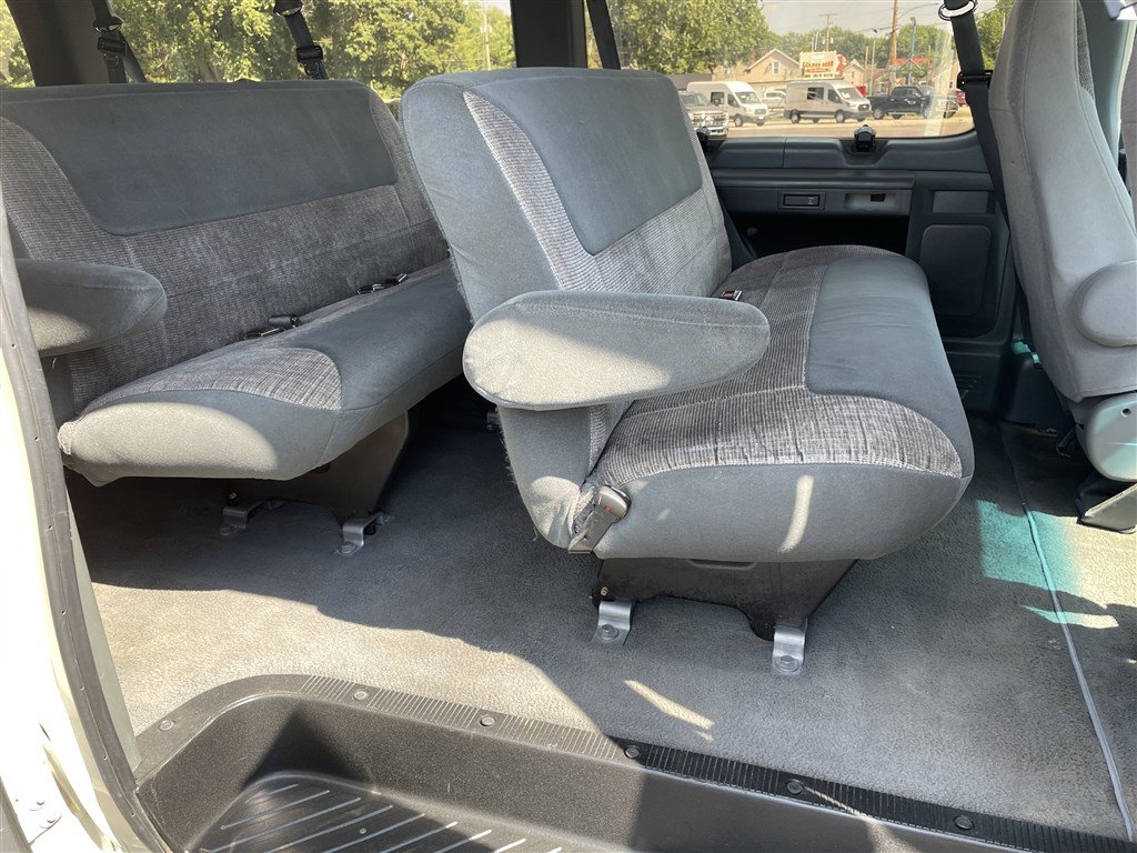 Used 1996 Ford E-350 and Econoline 350 Club Wagon RWD image 15