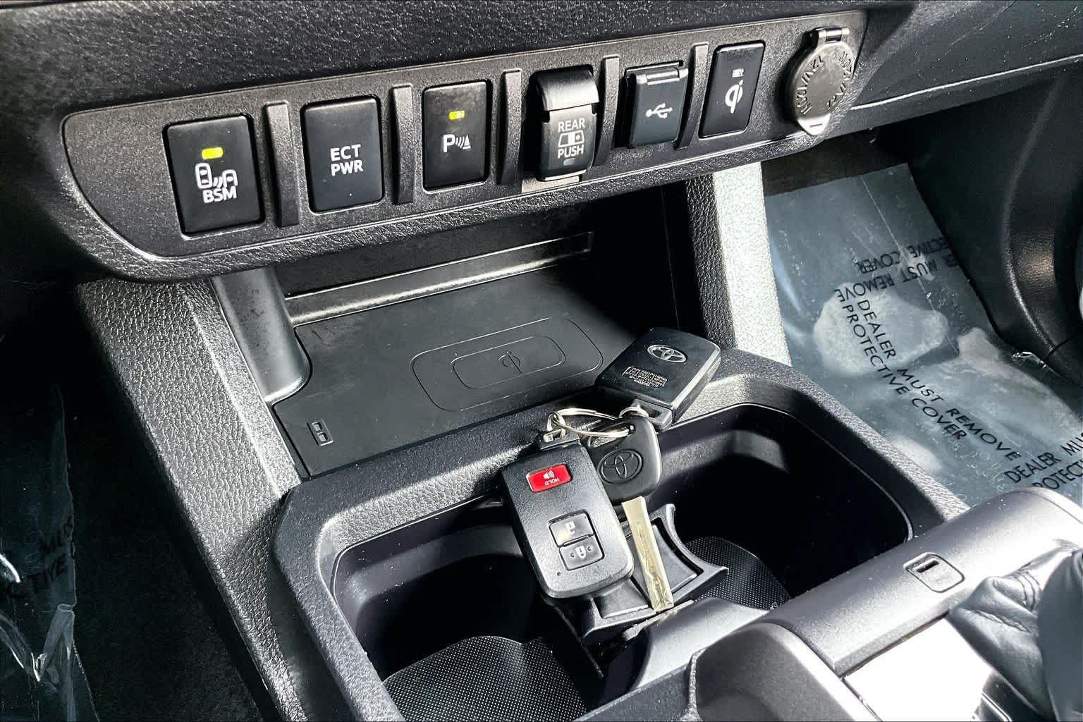 Used 2022 Toyota Tacoma TRD Sport w/ TRD Premium Sport Package AWD/4WD image 15