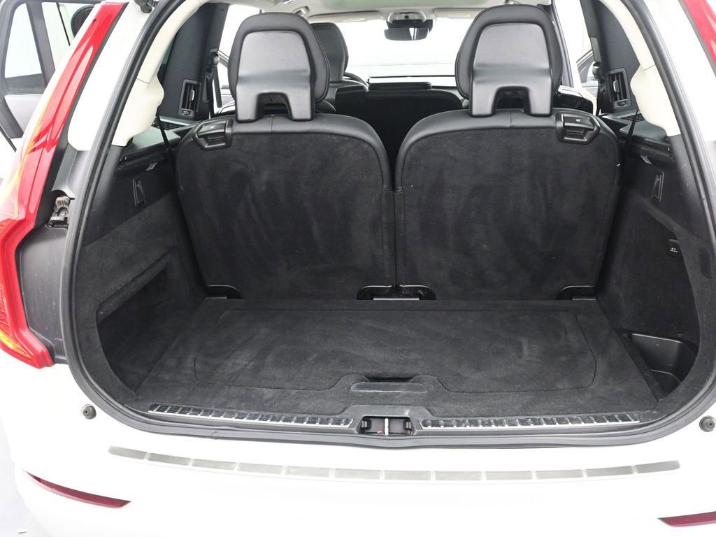 Used 2022 Volvo XC90 T6 Momentum w/ Climate Package AWD/4WD image 15