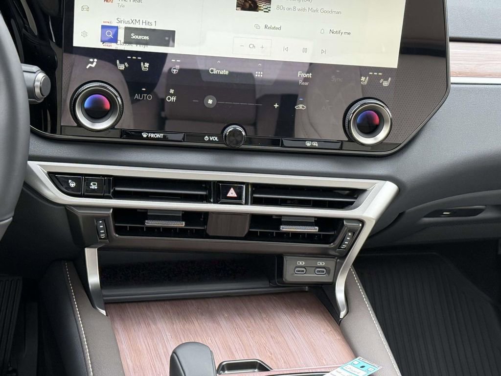 Used 2025 Lexus RX 450h Luxury image 19