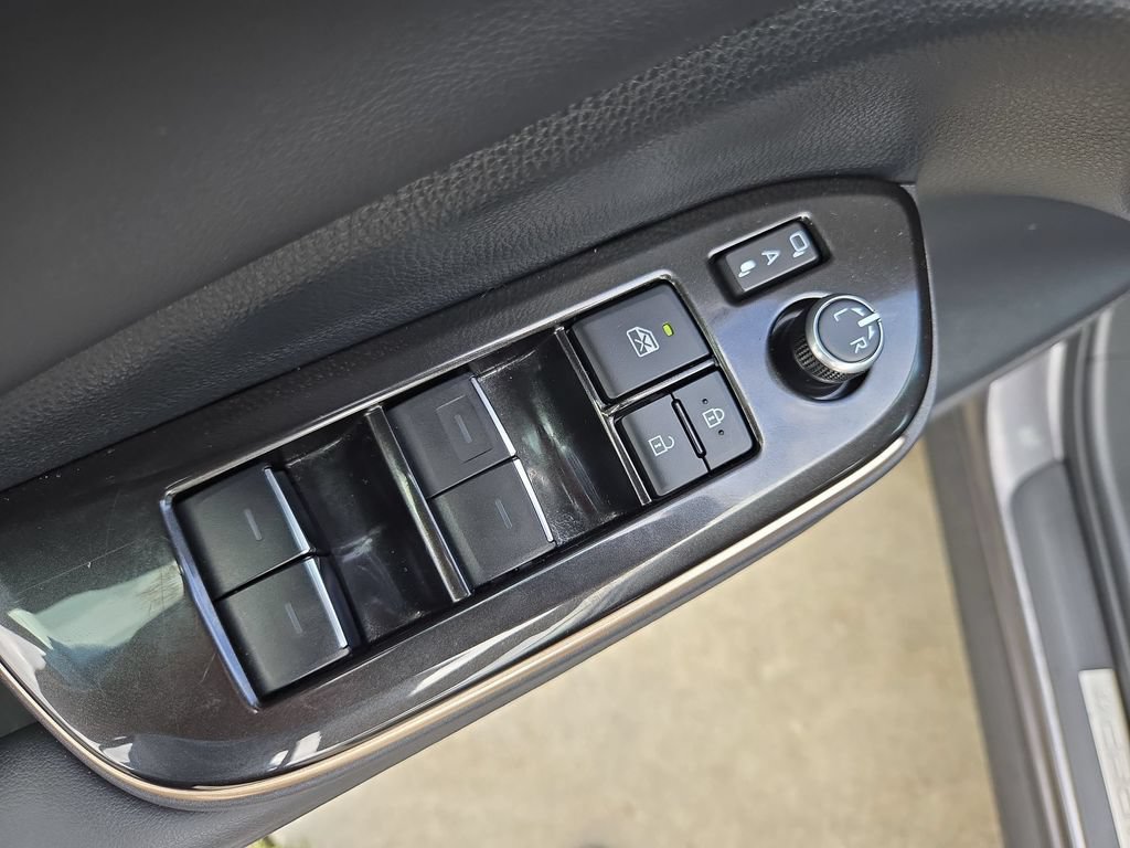 Used 2024 Toyota Crown AWD/4WD image 13