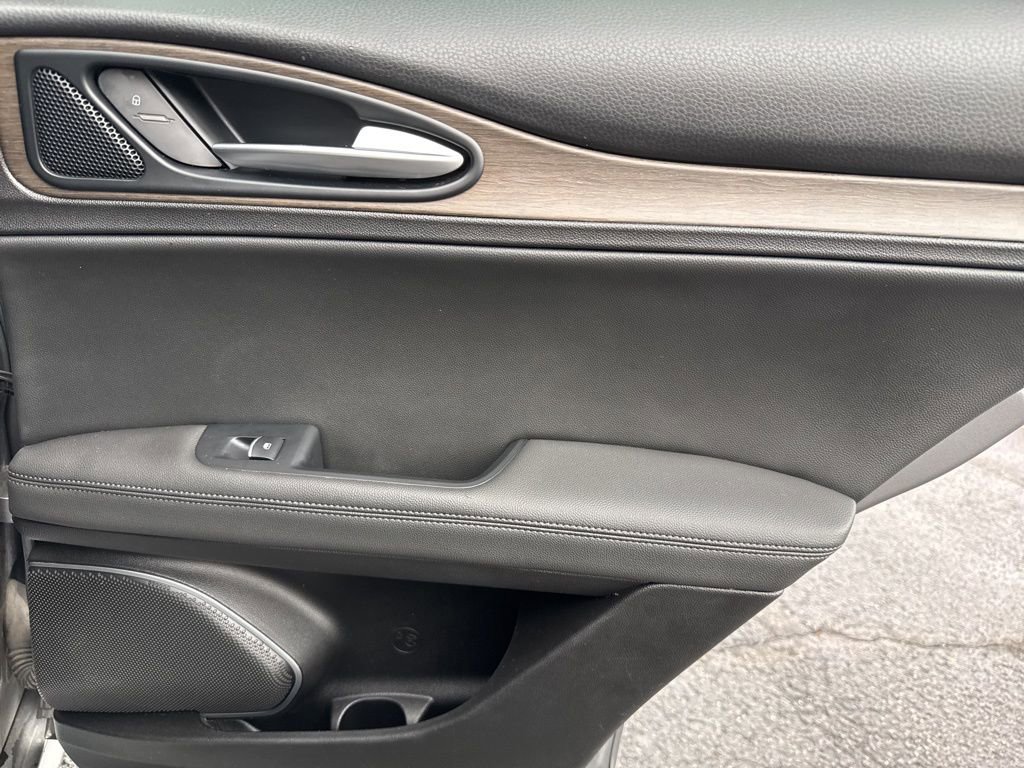 Used 2018 Alfa Romeo Stelvio Ti image 54