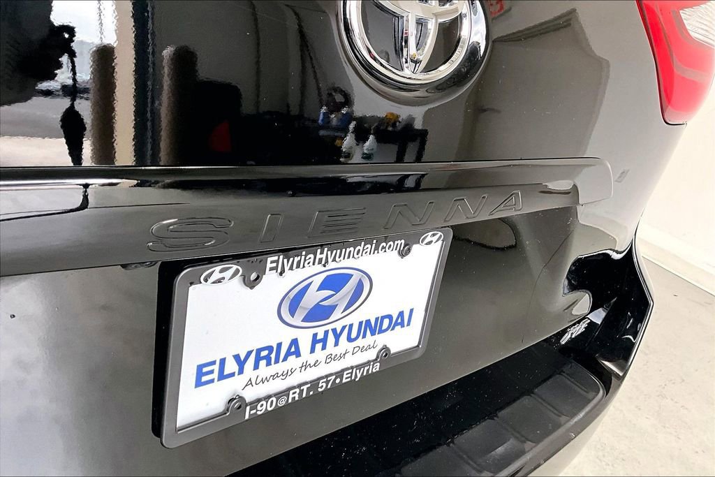 Used 2019 Toyota Sienna XLE w/ XLE Navigation Package FWD image 33