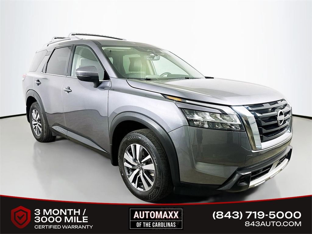 Used 2024 Nissan Pathfinder SL image 1