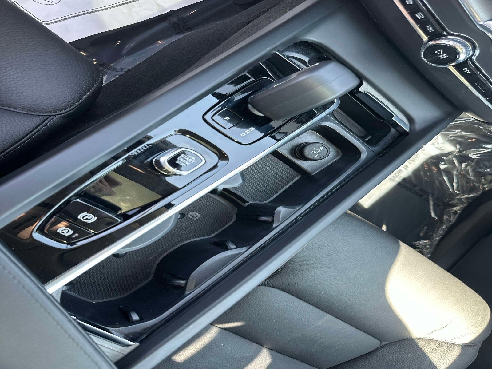 Certified 2025 Volvo XC60 B5 Plus image 22