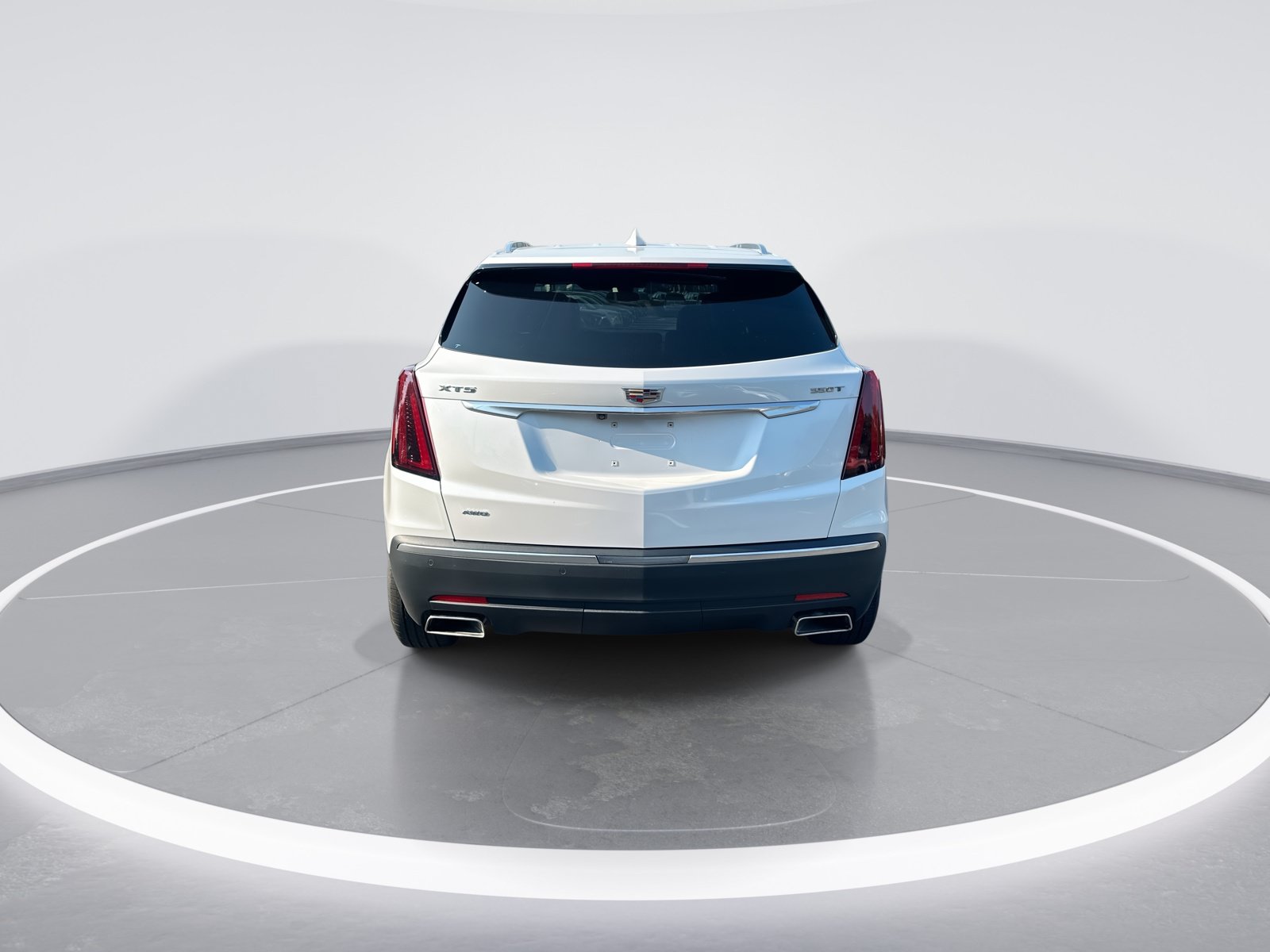 Used 2023 Cadillac XT5 Luxury w/ LPO, Floor Liner Package AWD/4WD image 8