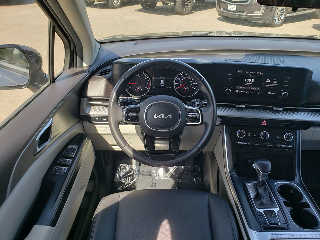 Used 2022 Kia Carnival LX FWD image 13