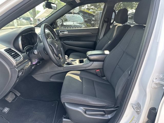 Used 2019 Jeep Grand Cherokee Laredo AWD/4WD image 17
