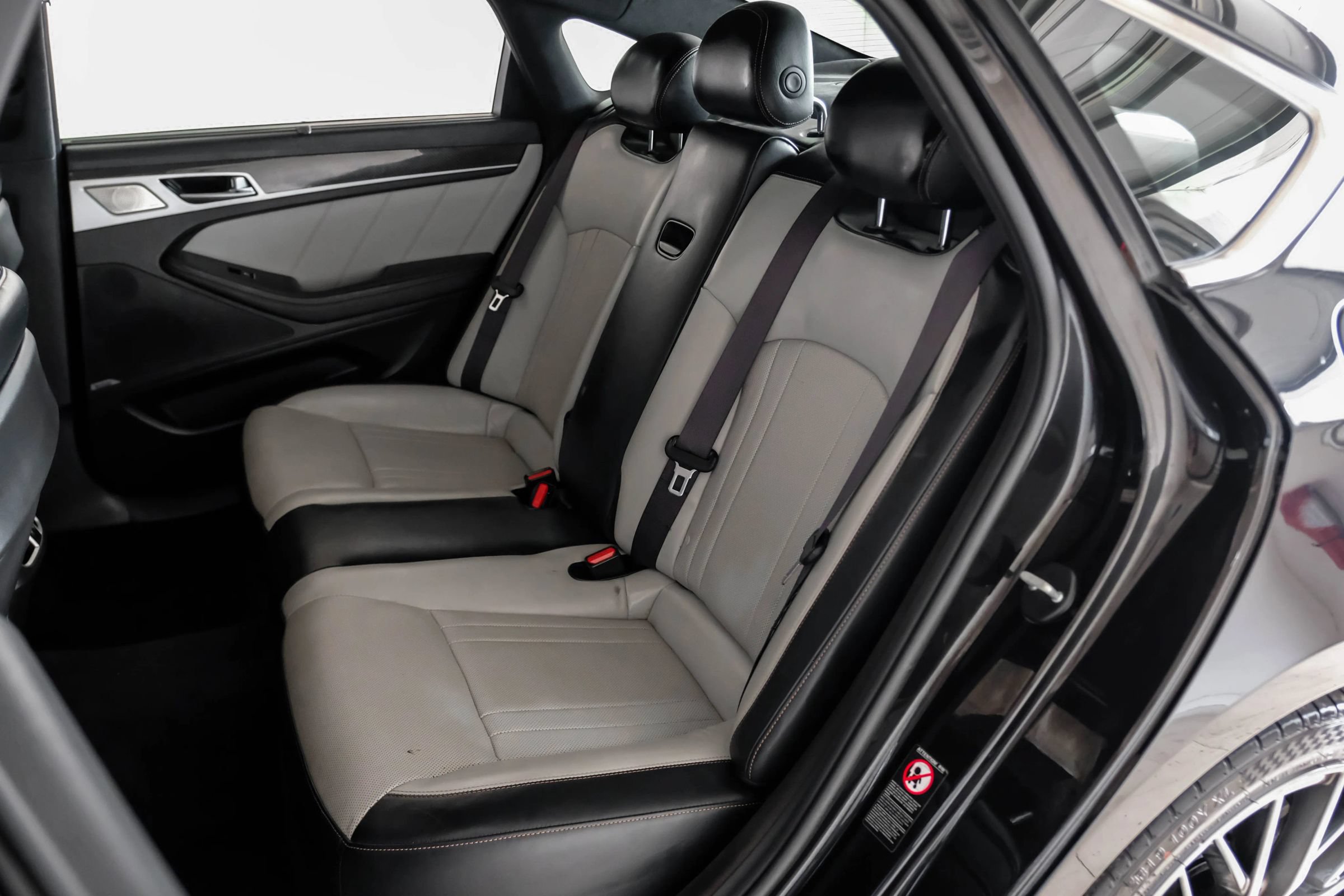 Used 2019 Genesis G80 3.3T Sport RWD image 39