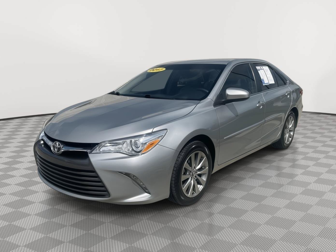 Used 2017 Toyota Camry XLE FWD image 4