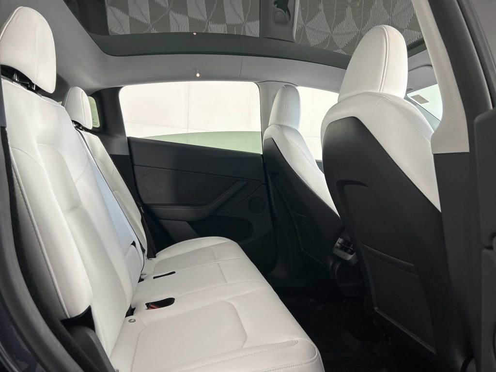 Used 2024 Tesla Model Y Long Range image 32