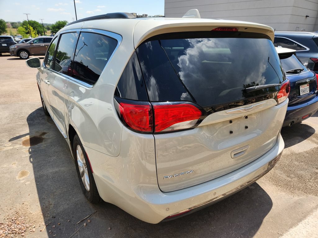 Used 2017 Chrysler Pacifica Touring-L FWD image 24