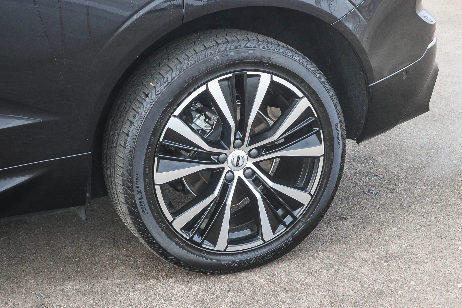 Used 2023 Volvo XC60 B5 Plus image 11