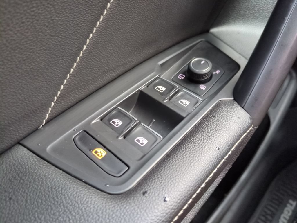 Used 2022 Volkswagen Tiguan SEL R-Line AWD/4WD image 29