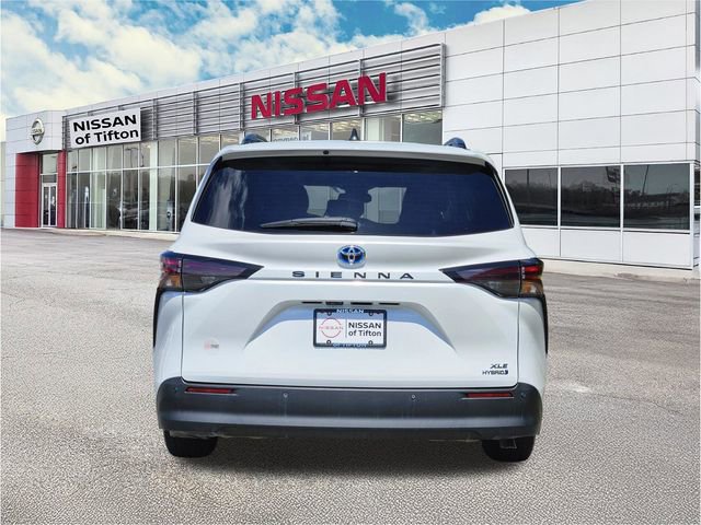 Used 2023 Toyota Sienna XLE image 5