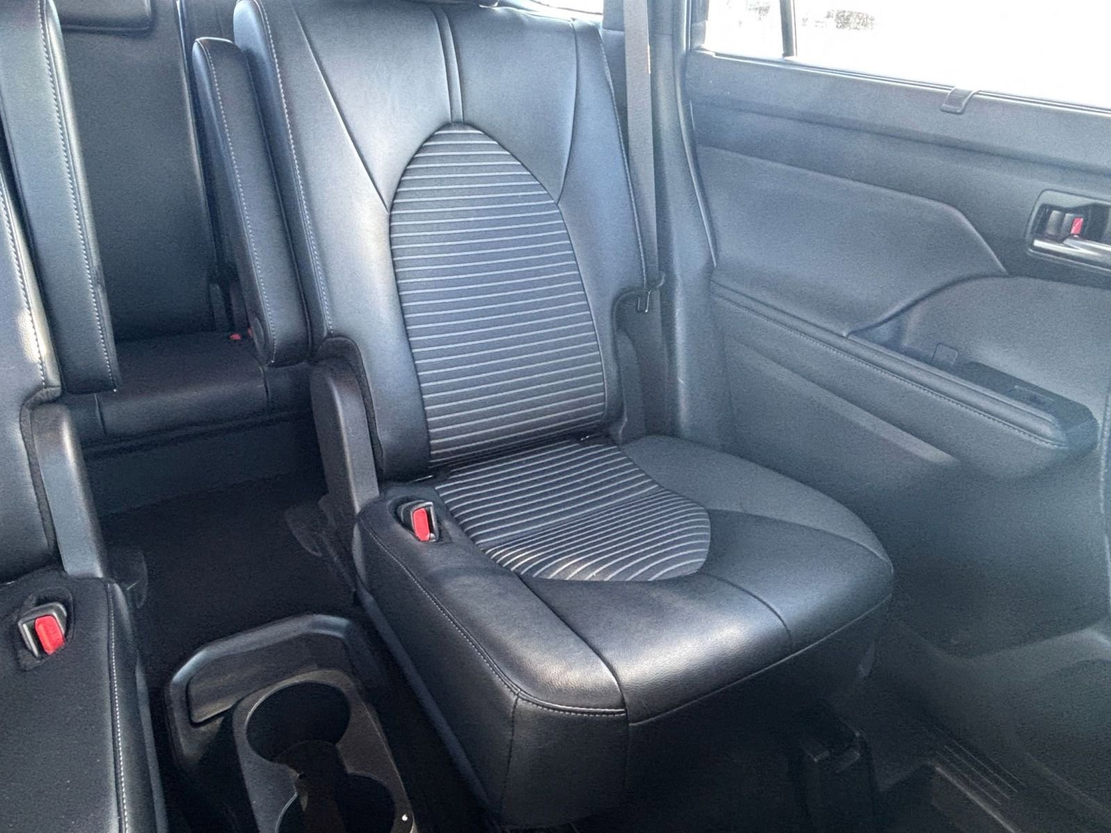 Used 2025 Toyota Highlander XSE AWD/4WD image 40