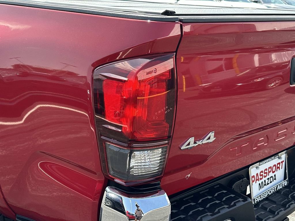 Used 2020 Toyota Tacoma SR5 AWD/4WD image 9