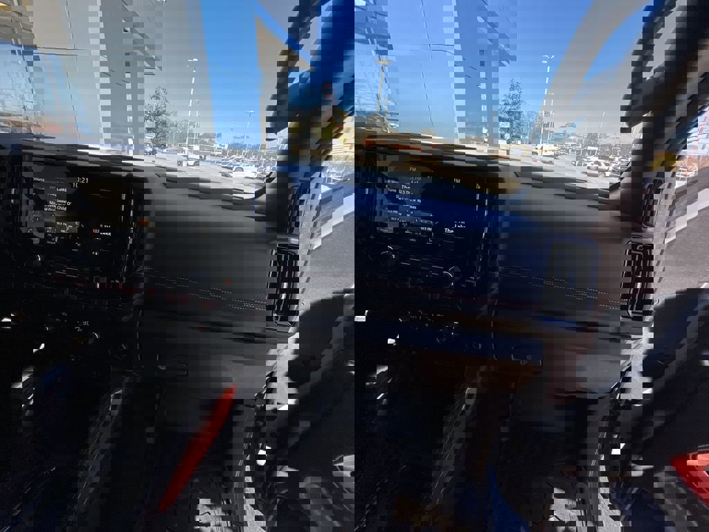 Used 2025 Nissan Frontier PRO-4X w/ Pro Convenience Package image 27