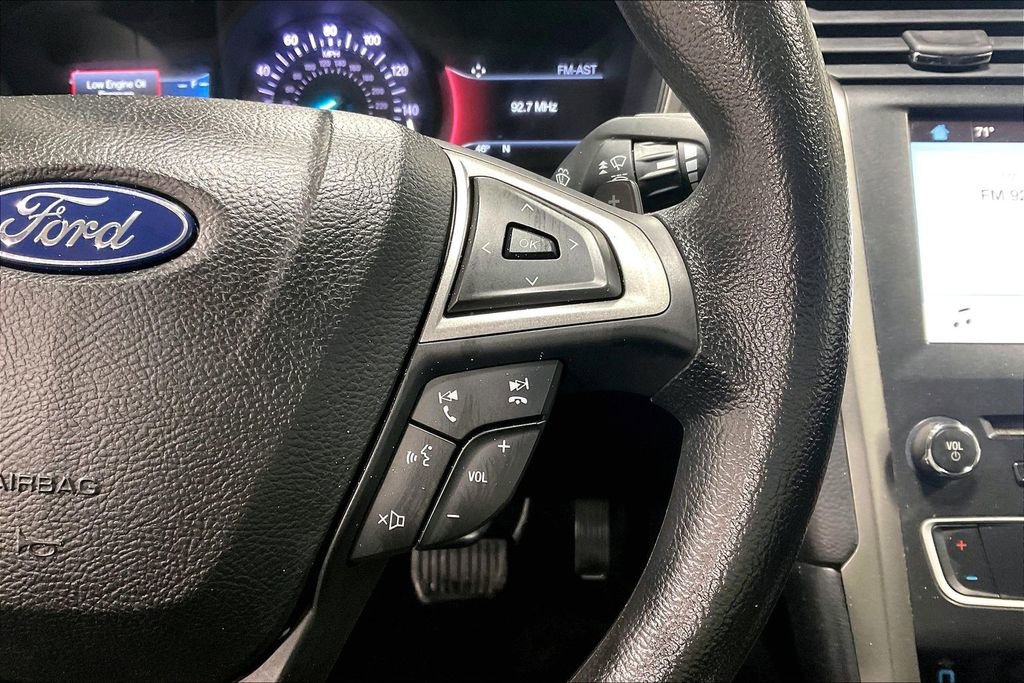 Used 2018 Ford Fusion SE w/ Fusion SE Technology Package image 24