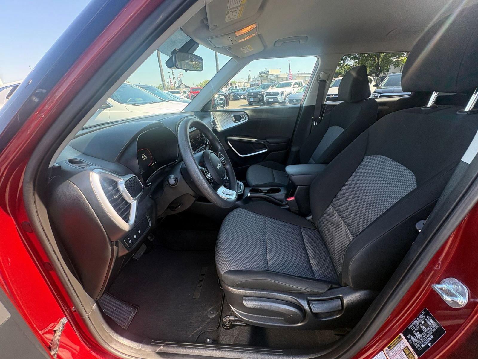 Used 2025 Kia Soul LX w/ LX Technology Package FWD image 24