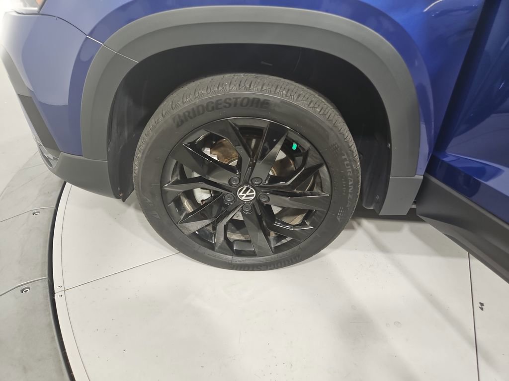 Certified 2024 Volkswagen Taos SE w/ Black Wheel Package image 28