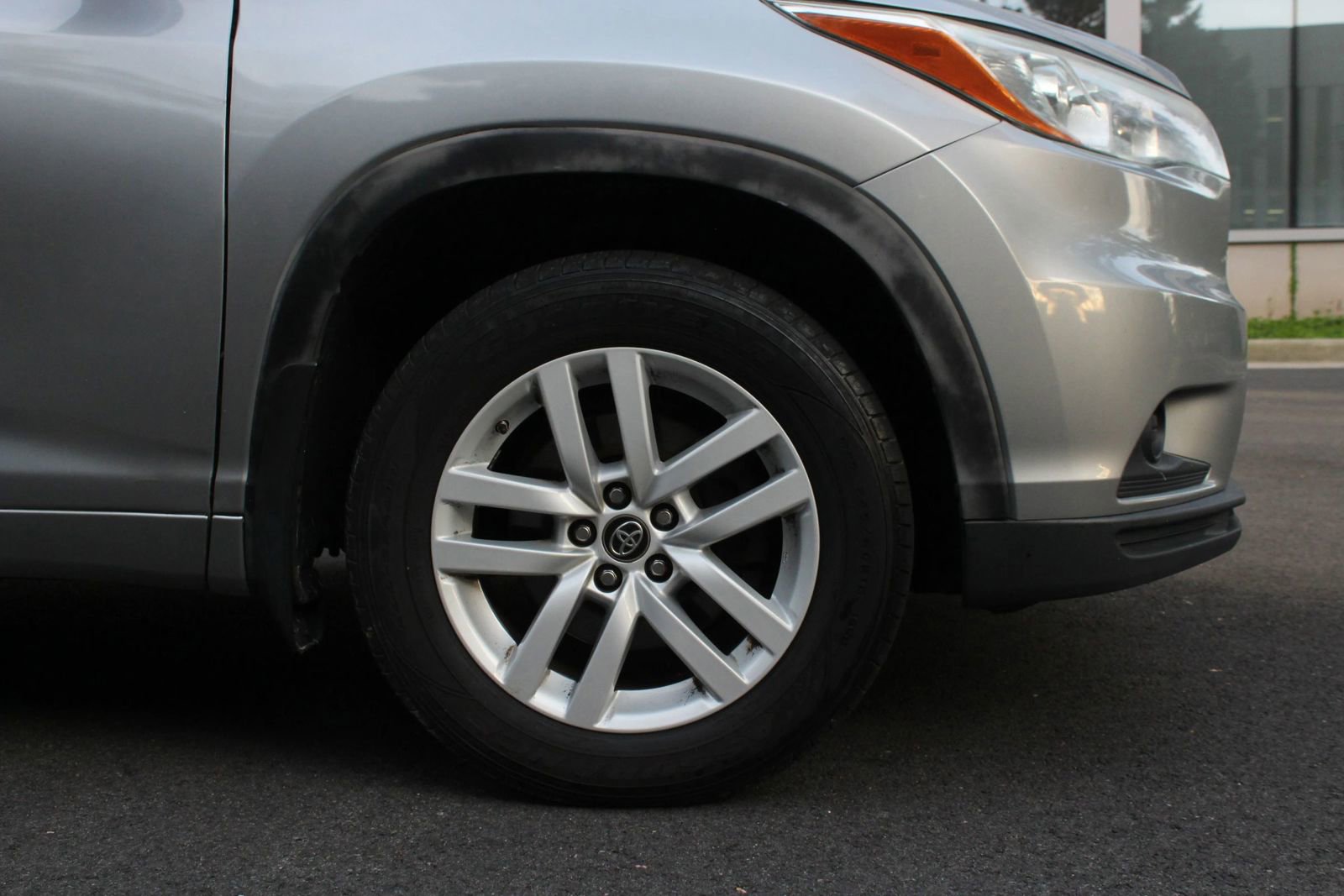 Used 2016 Toyota Highlander LE AWD/4WD image 4