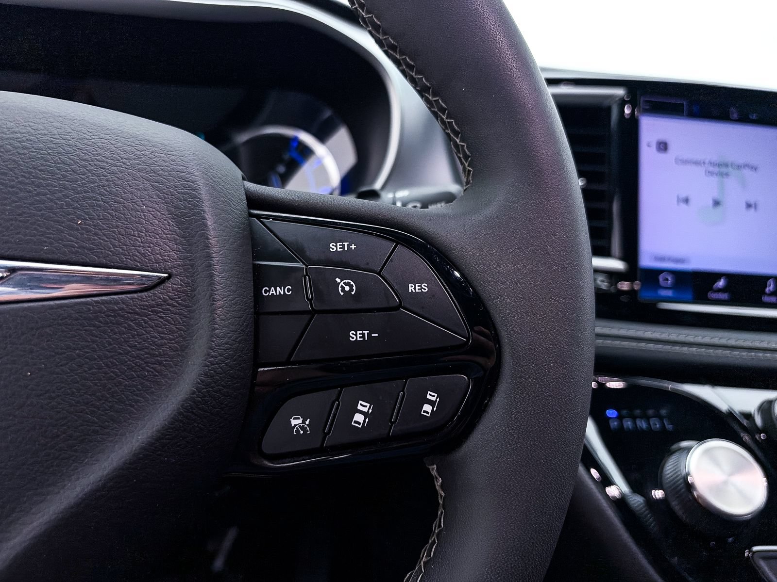 Used 2022 Chrysler Pacifica Touring-L w/ S Appearance Package FWD image 31