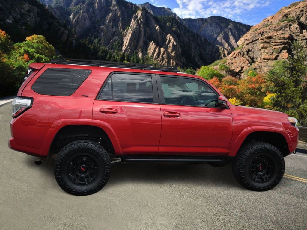 Used 2017 Toyota 4Runner SR5 AWD/4WD image 2