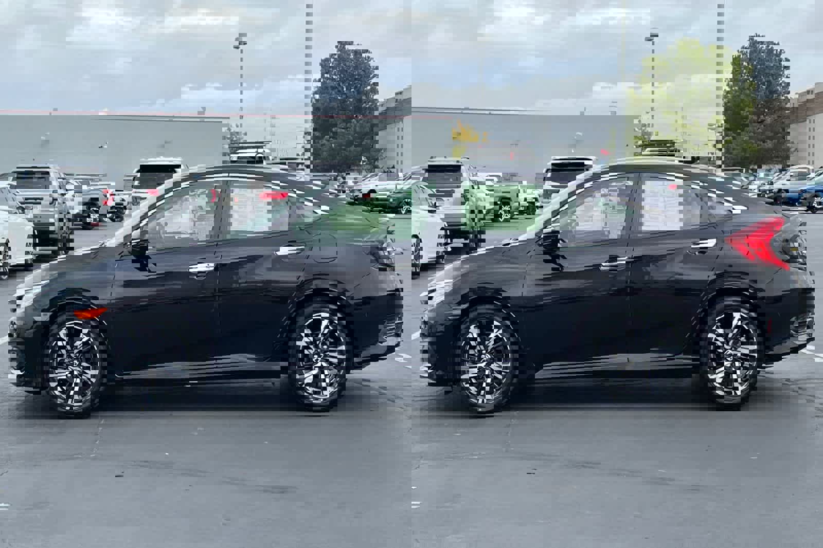 Used 2018 Honda Civic Touring image 9