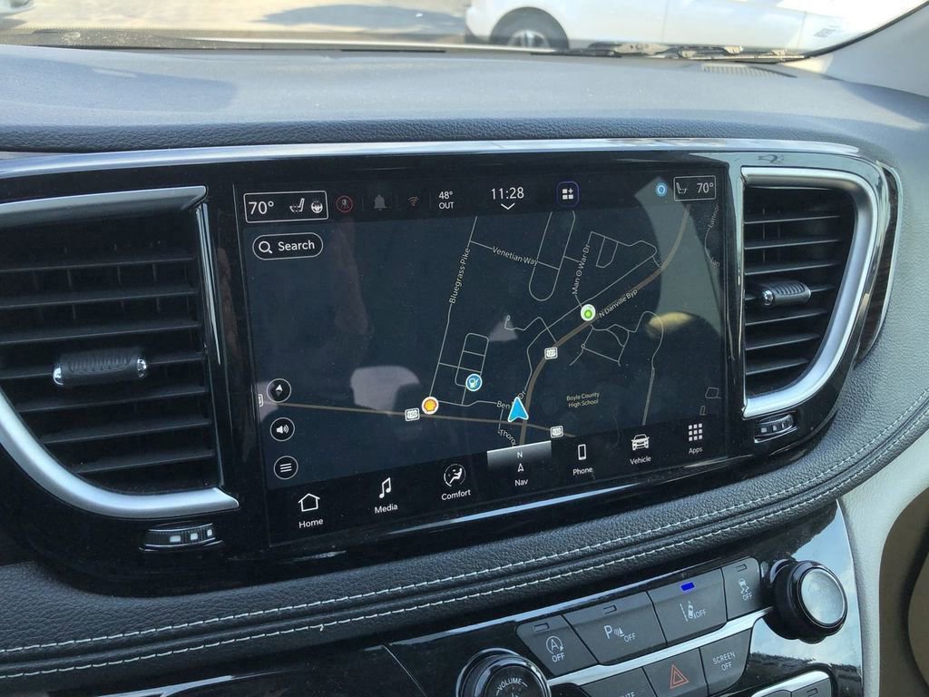 Used 2023 Chrysler Pacifica Limited FWD image 31