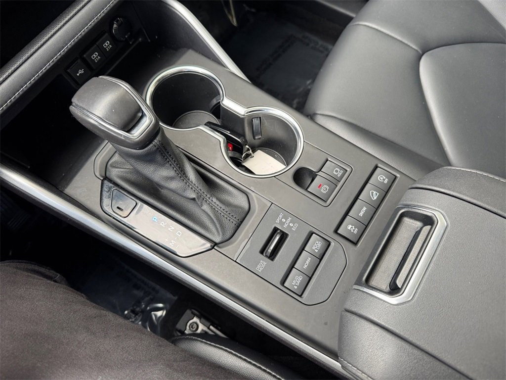 Used 2021 Toyota Highlander XLE image 23