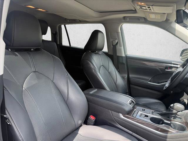Used 2021 Toyota Highlander Limited FWD image 25