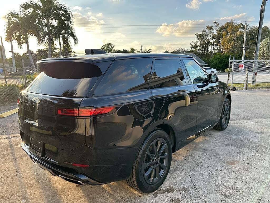 Used 2024 Land Rover Range Rover Sport Dynamic SE AWD/4WD image 8
